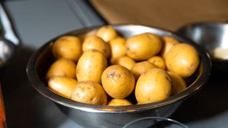 Simpel, aber effektiv: So bleiben Kartoffeln länger frisch