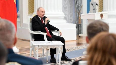 Putin celebra el día de Rusia con los veteranos de guerra