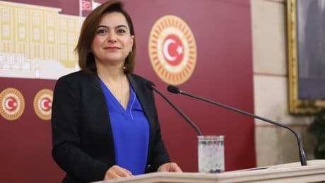 İki yaşındaki çocuk, annesini öldüren failin ailesine teslim edildi