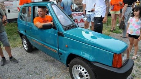 La Fiat Panda più stretta del mondo: due posti, un motore elettrico e un profilo da sogliola. Le foto