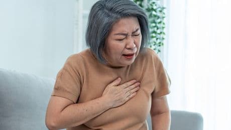 Simple five-second thumb test can warn of dangerous heart condition