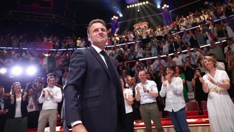 Emmanuel Macron retrouve son pouvoir de dissolution et tente d’éviter la disparition