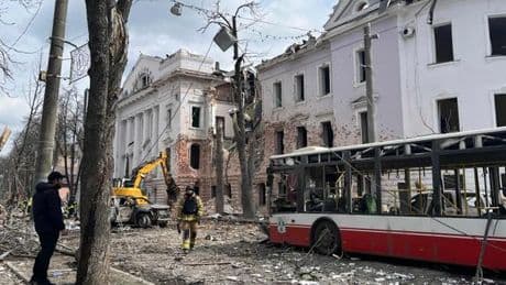 Des frappes russes tuent plus de 30 personnes à Soumy, en Ukraine