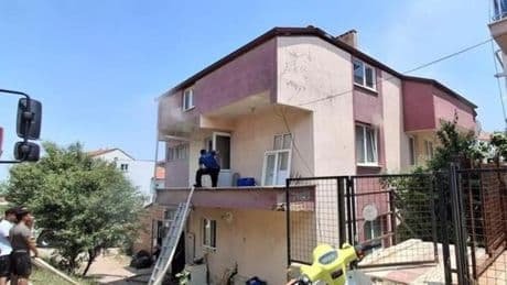 Kurban keserken evleri yandı!