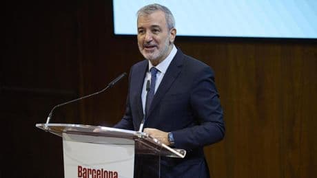 Collboni apela al “hilo rojo democrático” para garantizar “el derecho a vivir en Barcelona”