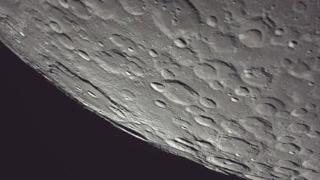 Japón fotografía un 'fenómeno' en el polo sur de la Luna y la NASA le da explicación
