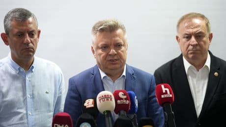 Yoğun bakımdaki Ferdi Zeyrek hakkında hastaneden açıklama: Cihaza bağlandı, iyi yanıt alındı