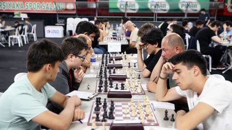İzmir'de 220 satranç sporcusu turnuvada buluştu