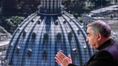 Si (ri)apre l'indagine vaticana sulle chat del processo Becciu