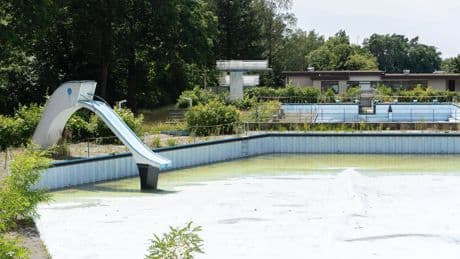 Erst wenn Absperrbänder hängen, merken wir, wie unsere Freibäder kaputtgehen