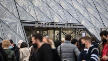 Frankreich: Louvre-Personal am Limit: Touristen vor geschlossenen Türen