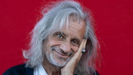 Le pagine che ti applaudono: la poesia di Bergonzoni per Stefano Benni