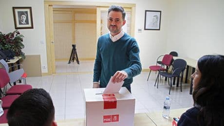 Moreno denunciará en Ferraz presuntas irregularidades en las primarias del PSOE de León en las que se reeligió a Cendón