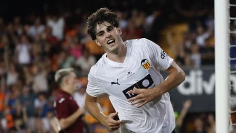 3-0: El Valencia crece al ritmo del renovado Javi Guerra