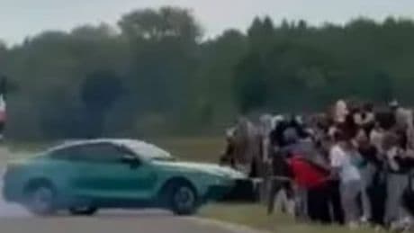 Un coche se estrella contra el público en una carrera provocando 17 heridos