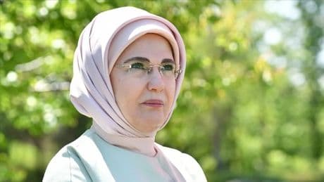 Emine Erdoğan’dan kandil mesajı: Kutlu gece, insanlığın tazelenme mevsimi