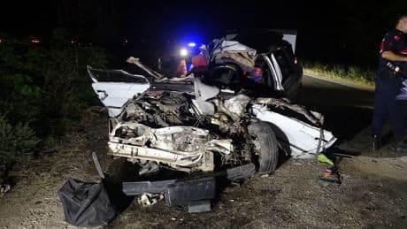 Adana'da otomobil ile kamyonet çarpıştı, 4 kişi yaralandı