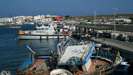 Naufrage de migrants à Lampedusa : les recherches continuent pour tenter de retrouver de nombreux disparus