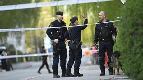 Attaque à l’arme à feu en Suède : quatre hommes arrêtés, le suspect de 16 ans relâché