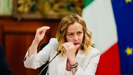 Ucraina-Russia, Meloni chiama Papa Leone XIV: negoziati di pace in Vaticano. Poi sente Macron, Merz e Stubb dopo via libera