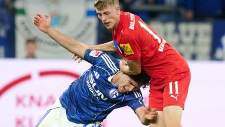 Zweite Bundesliga: Karlsruhe im Glück, Kiel bremst Schalke