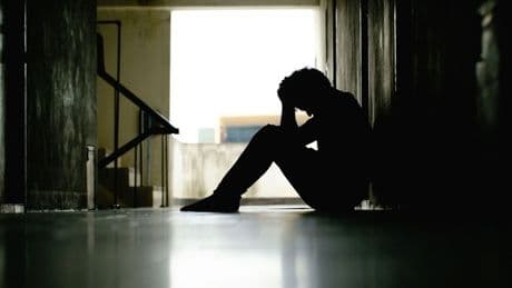 «Sobre las familias de los suicidas recae cierta vergüenza y un sentido de aislamiento»