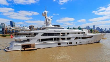 Diplomatischer Ärger: Yacht, Heli, Limousine: So pendelt Trumps neuer Top-Diplomat nach Rom