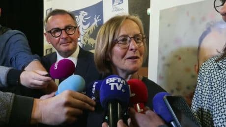 "Une réponse à la barbarie": la veuve de Dominique Bernard remet le prix littéraire créé en hommage à son mari