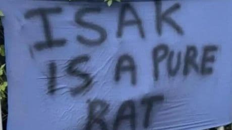 "Isak es una pura rata"