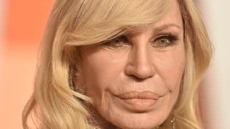Donatella Versace ha 70 anni: cinque momenti che hanno segnato la sua carriera