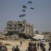 Wat zit er in de voedselpakketten die België straks boven Gaza dropt? En waarom is er ook kritiek?