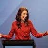 Neuseelands Ex-Premier Ardern kommt nach Berlin: Milchabpumpen im Regierungsflieger – das Private ist politisch