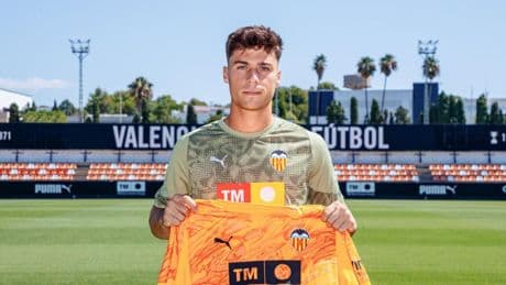 El Valencia renueva a Vicent Abril, su apuesta bajo palos