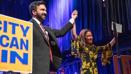 Zohran Mamdani, el aspirante a alcalde de Nueva York apoyado por Sanders y AOC que quiere revitalizar a la izquierda