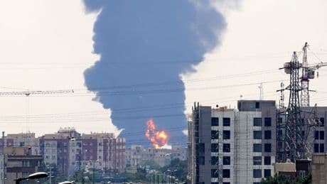 Seulement 7 centimes de plus à la pompe pour le moment: 2 scénarios dans la guerre Israël/Iran pourraient vraiment faire exploser les prix du baril