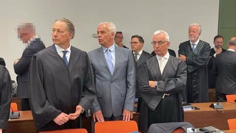 Strafprozess: Hitziger Auftakt: Richter verweist mögliche Zeugen im Sympatex-Prozess des Saales