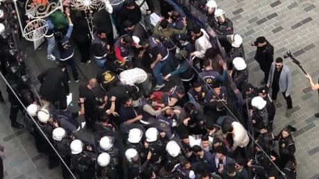 İstiklal'deki 'ters kelepçeli' İsrail protestosu soruşturmasında 'kovuşturmaya yer yok' kararı