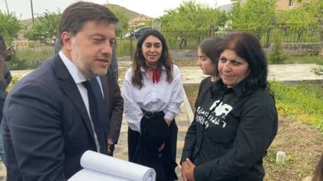 "Marseille sera toujours du côté de la paix": en Arménie, Benoît Payan prêt à aider les populations fragilisées par la guerre