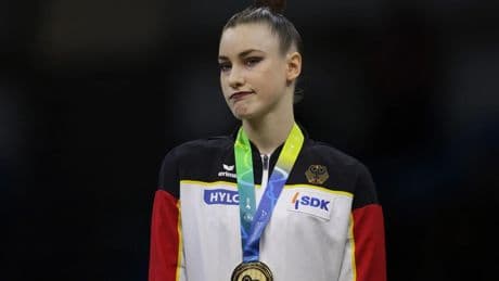 Rhythmische Sportgymnastik: Varfolomeev verwirrt: Hymnen-Panne bei Gold-Siegerehrung