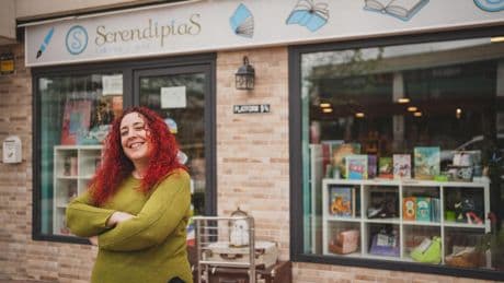 Elena Martínez, la librera que ha situado Tres Cantos en el mapa mundial: “Repartí libros en bici para pagar la hipoteca”