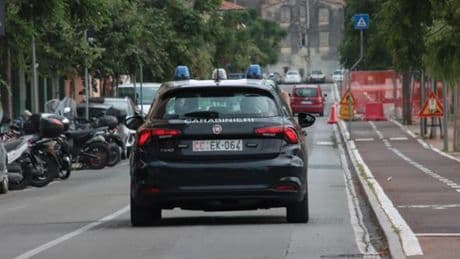 Vallecrosia, due anziani derubati con la tecnica dell’abbracccio
