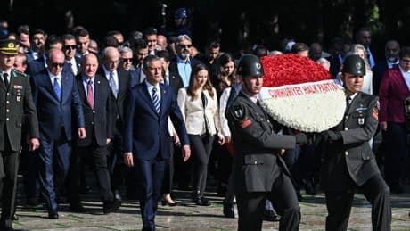 Özgür Özel başkanlığındaki CHP heyetinden Anıtkabir ziyareti