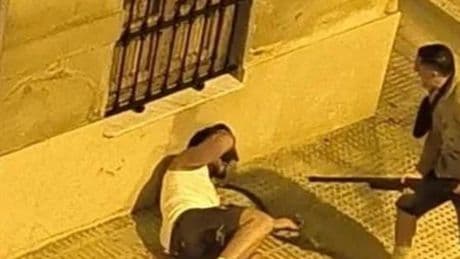 Un hombre herido grave tras recibir varios disparos de escopeta en una calle de Alfafar