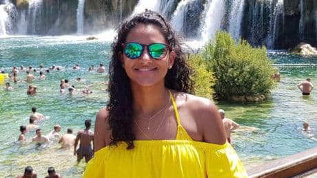 Scontro tra barche sul lago di Como, turista cade in acqua e l?elica le trancia una gamba: Julina de Lannoy morta a 33 anni