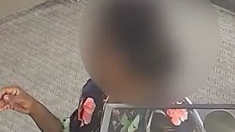 Woman caught 'stealing' £2500 gold necklace from Glasgow jewellers
