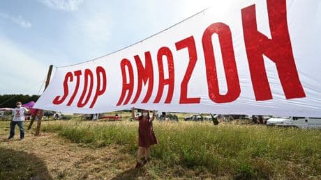 «Le paysage a été totalement transformé» : entre Amazon et les commerçants français, 25 ans de «Je t’aime, moi non plus»