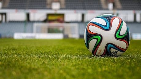 Ovindoli, ragazzo romano di 33 anni muore durante una partita di calcetto: era in vacanza con gli amici