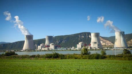 Donald Trump emite una directiva para acelerar el desarrollo de la energía nuclear