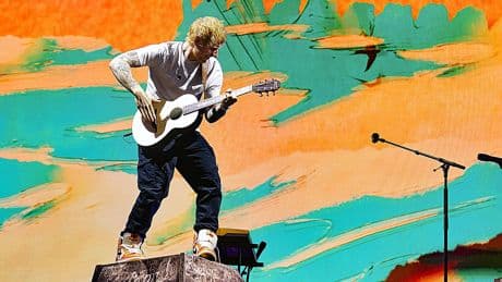 Ed Sheeran inunda el Metropolitano con su psicodelia multicolor