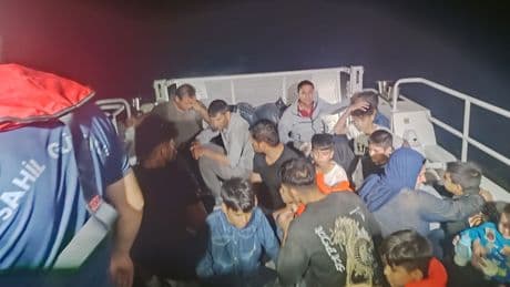 Çanakkale açıklarında 18’i çocuk 32 düzensiz göçmen yakalandı